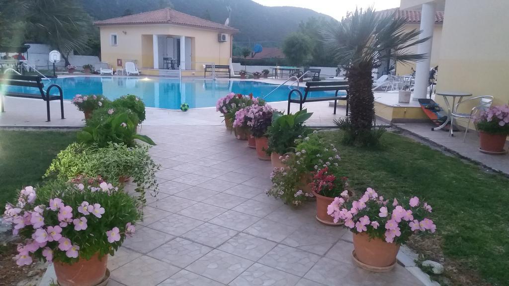 Iliaktida Studio-Villas Frínion Екстериор снимка